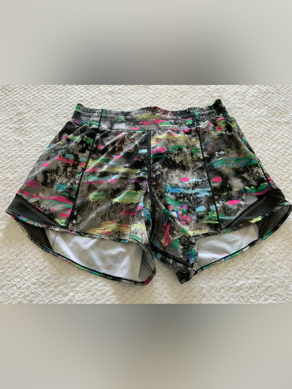 Lululemon Hotty Hot High-Rise Shorts - Picture 2 of 12